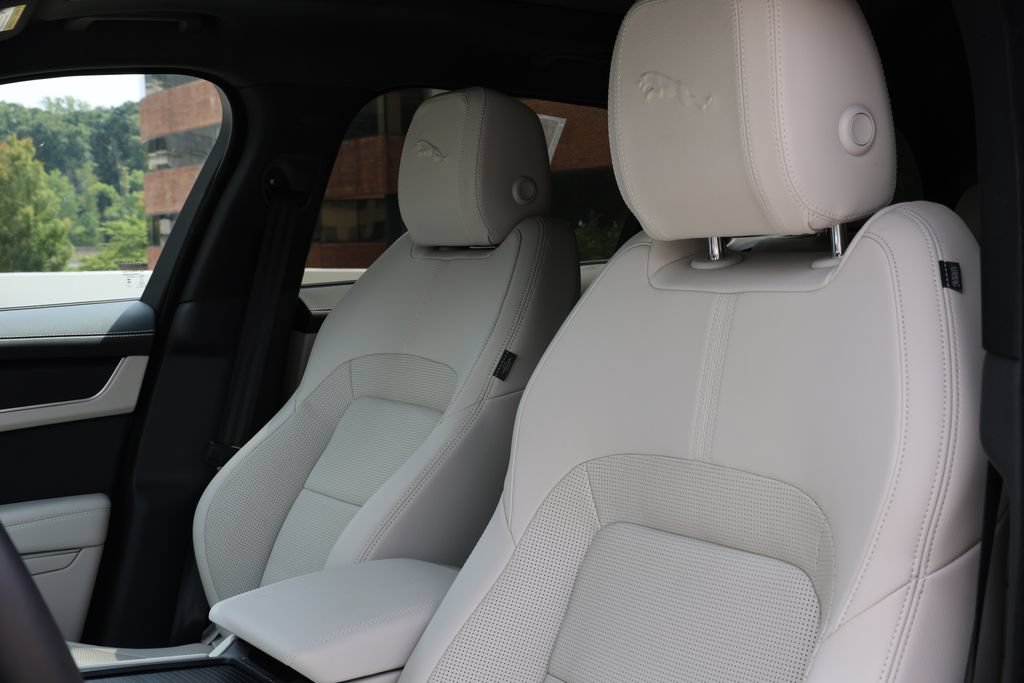 Used 2026 Jaguar F-PACE R-Dynamic S AWD/4WD image 12