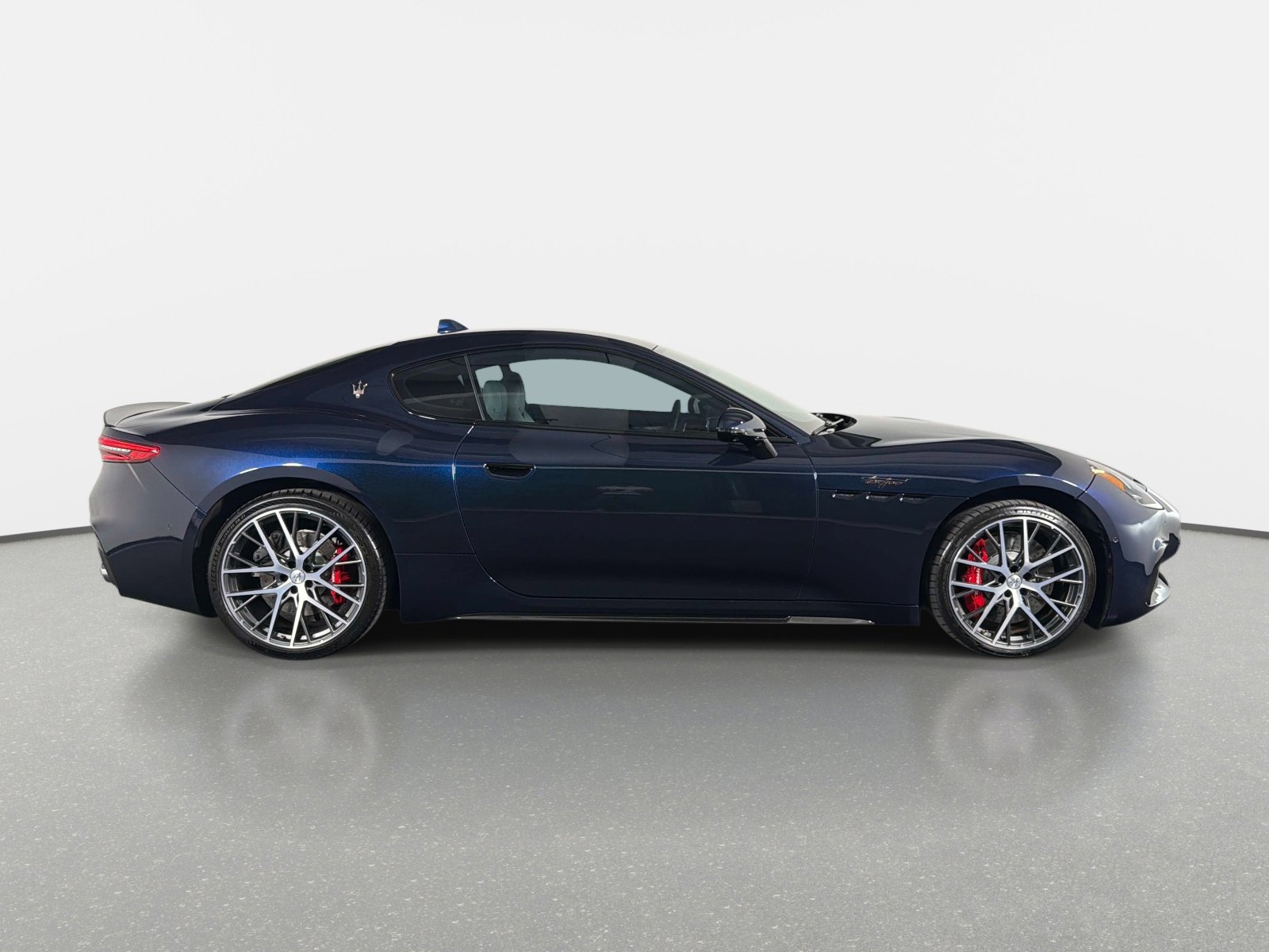 Used 2024 Maserati GranTurismo Trofeo AWD/4WD image 2