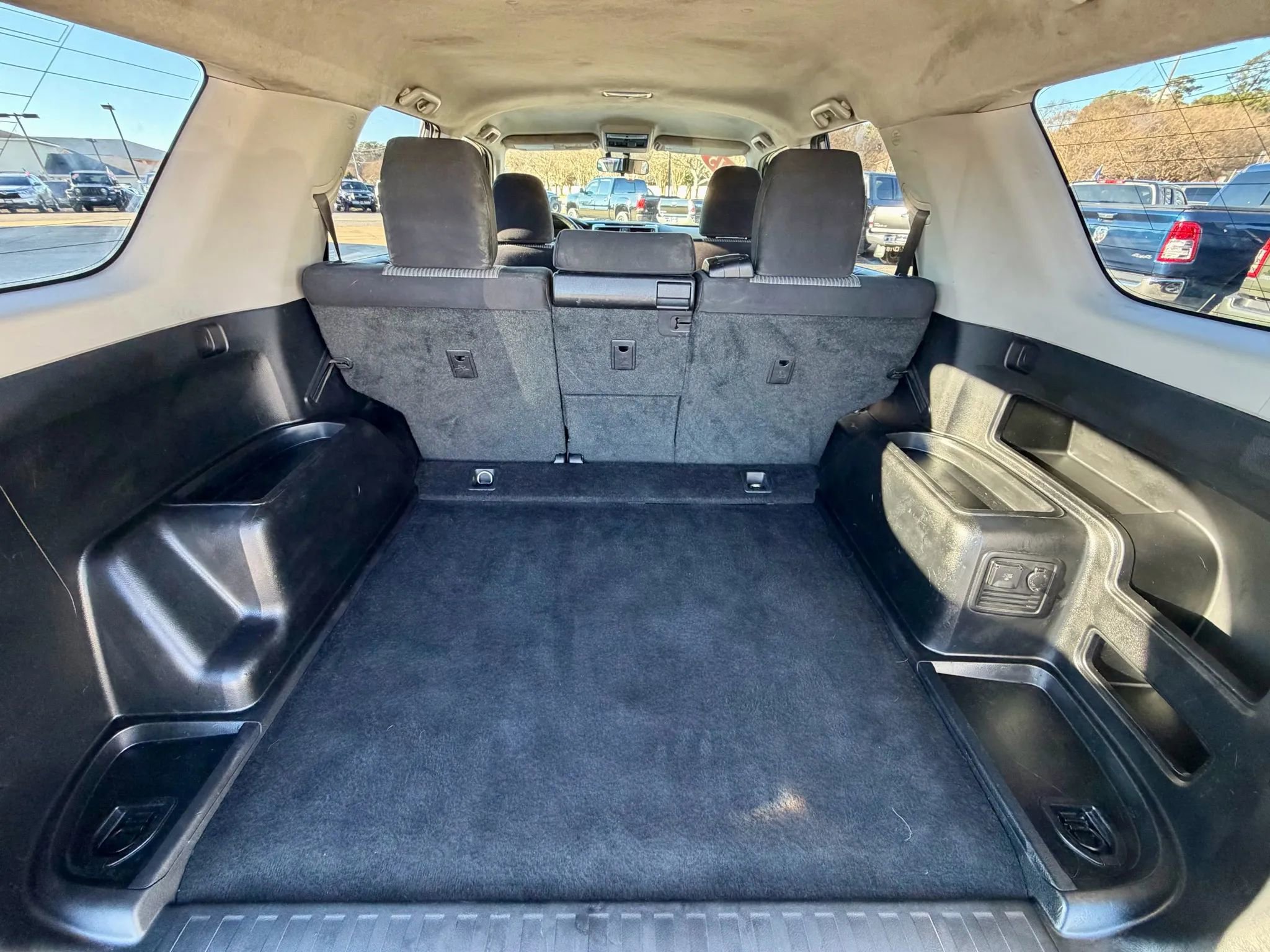 Used 2015 Toyota 4Runner SR5 AWD/4WD image 16