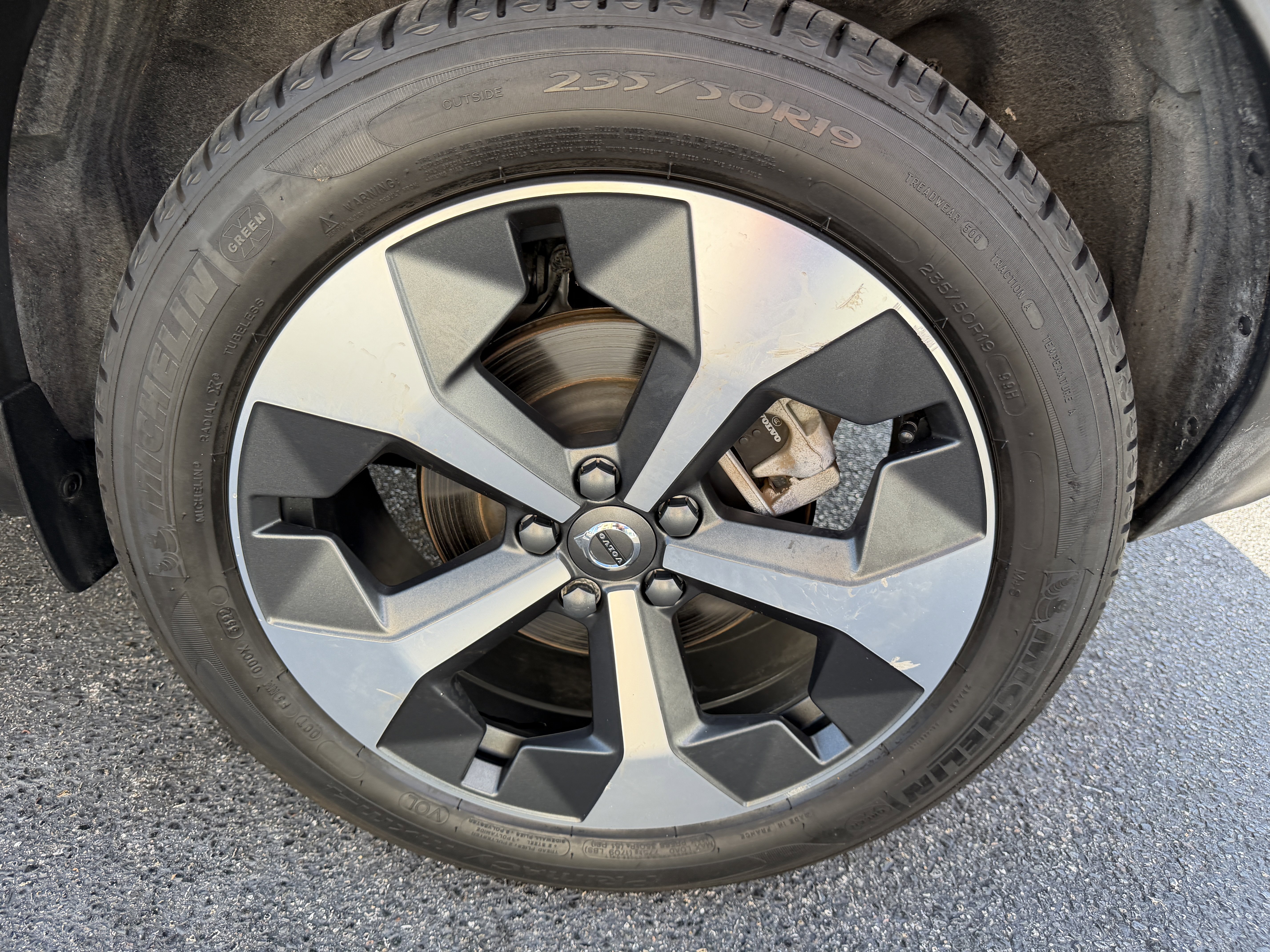 Certified 2023 Volvo XC40 B5 Plus w/ Protection Package Premier image 35