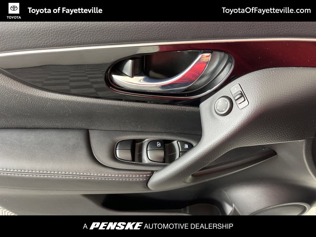 Used 2017 Nissan Rogue Sport SL w/ SL Premium Package image 26