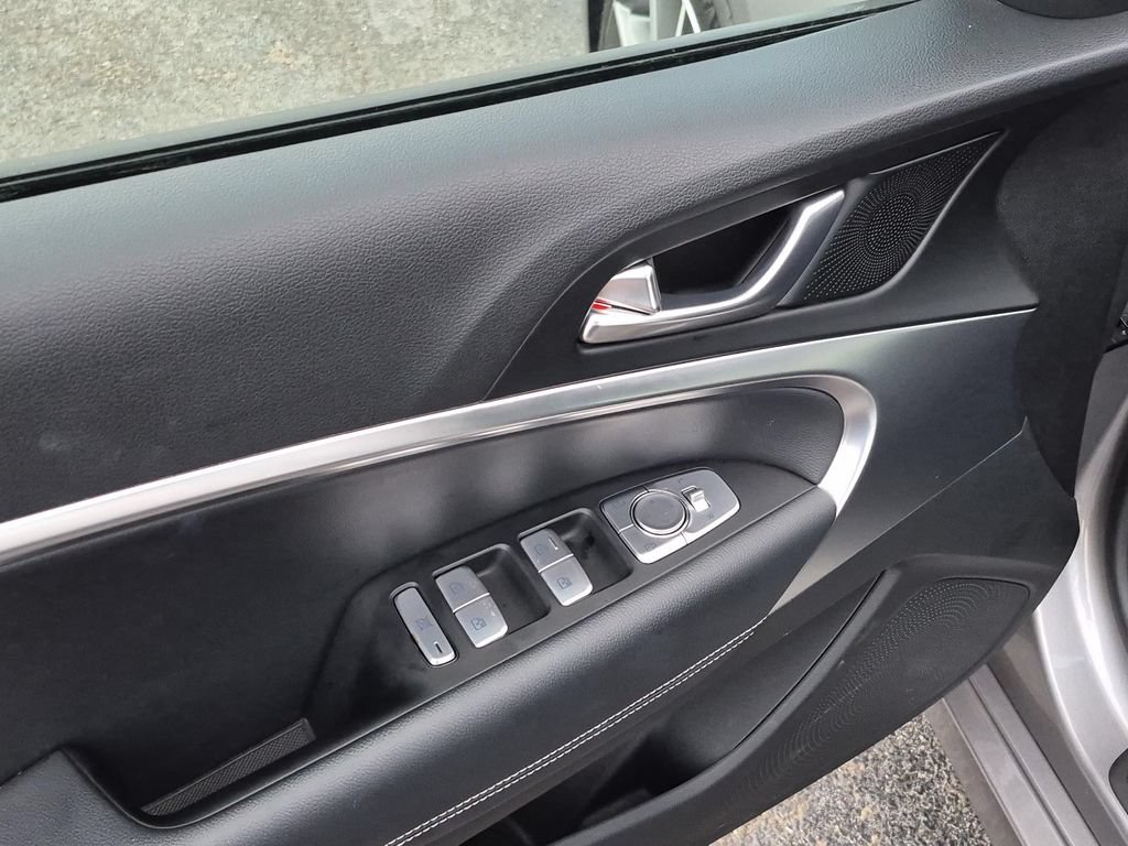 Used 2026 Genesis G70 2.5T RWD image 13