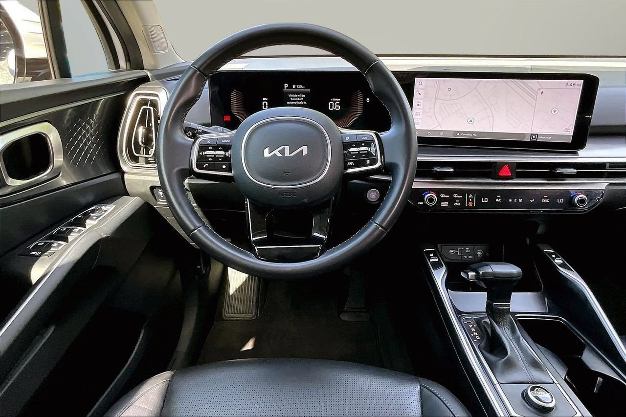 Used 2025 Kia Sorento S w/ Panoramic Sunroof Package FWD image 10