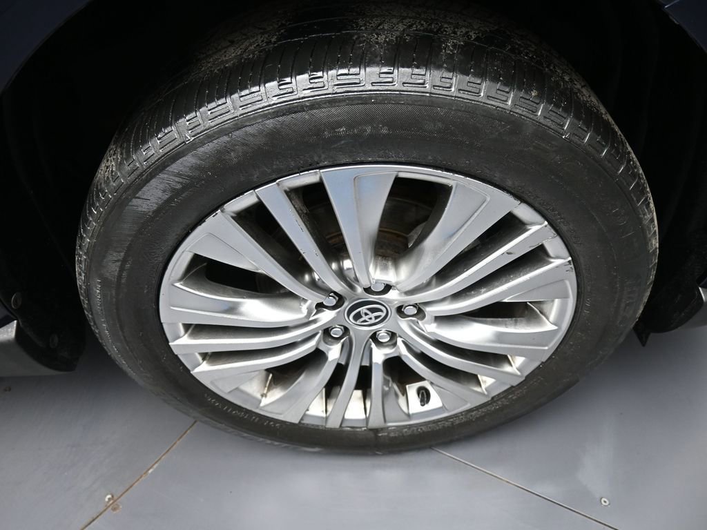 Certified 2021 Toyota Venza Limited w/ Advanced Technology Package image 13