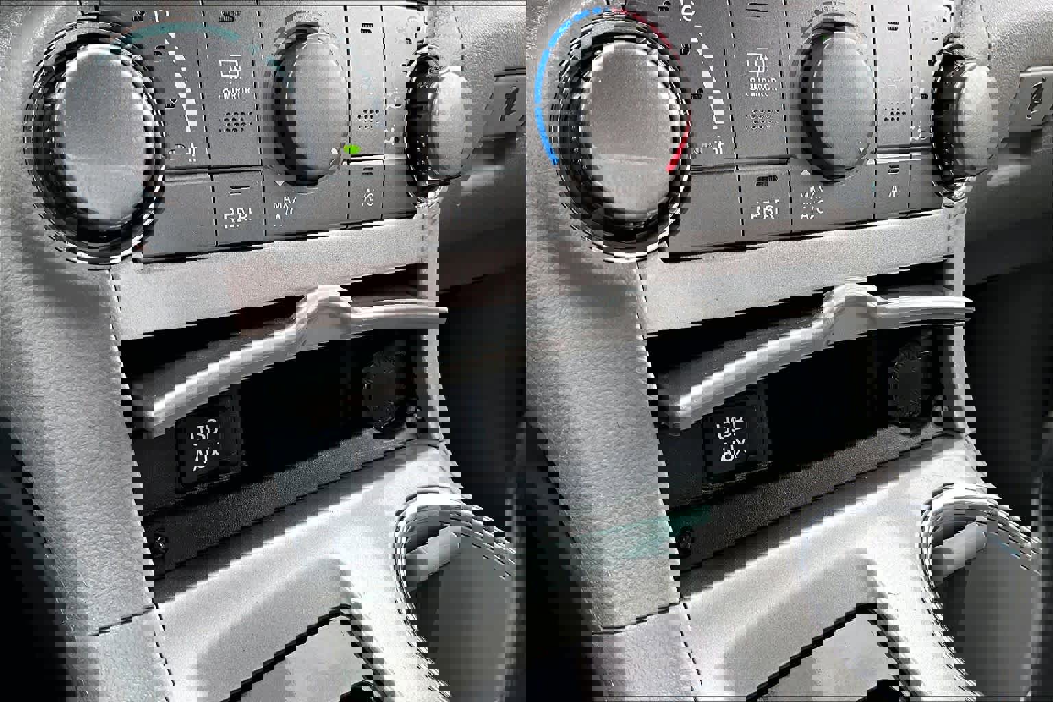 Used 2013 Toyota Highlander 4WD w/ Cold Weather Pkg image 35