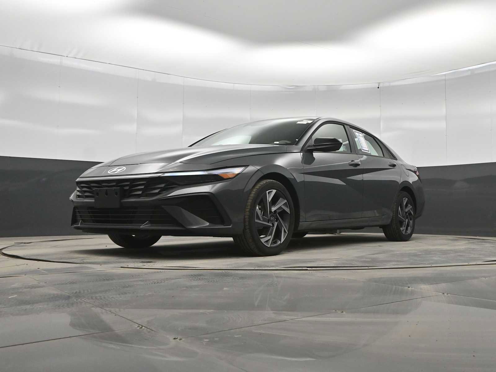 Certified 2025 Hyundai Elantra Sport image 34