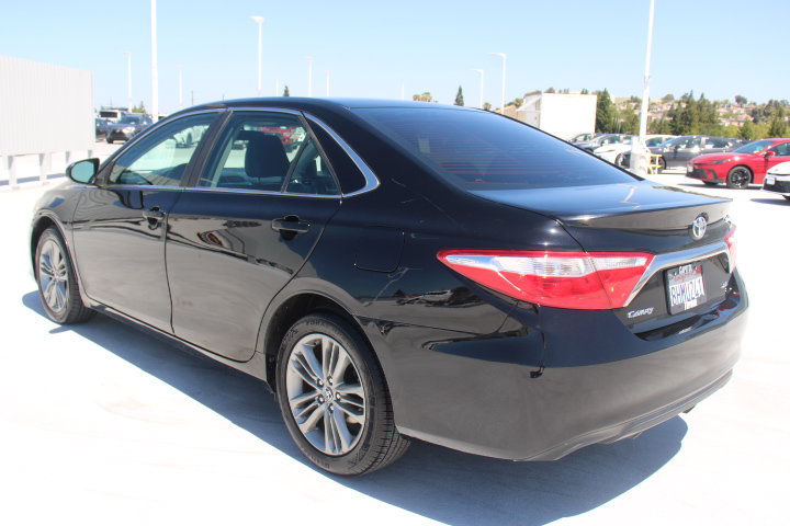 Used 2017 Toyota Camry SE FWD image 5
