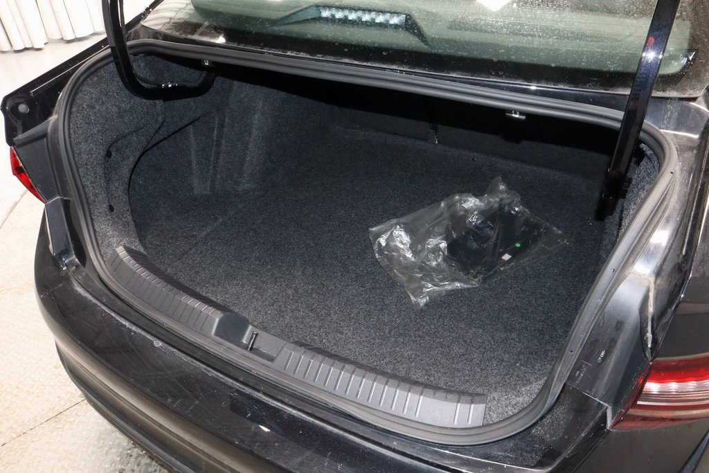 Used 2025 Volkswagen Jetta SE image 15