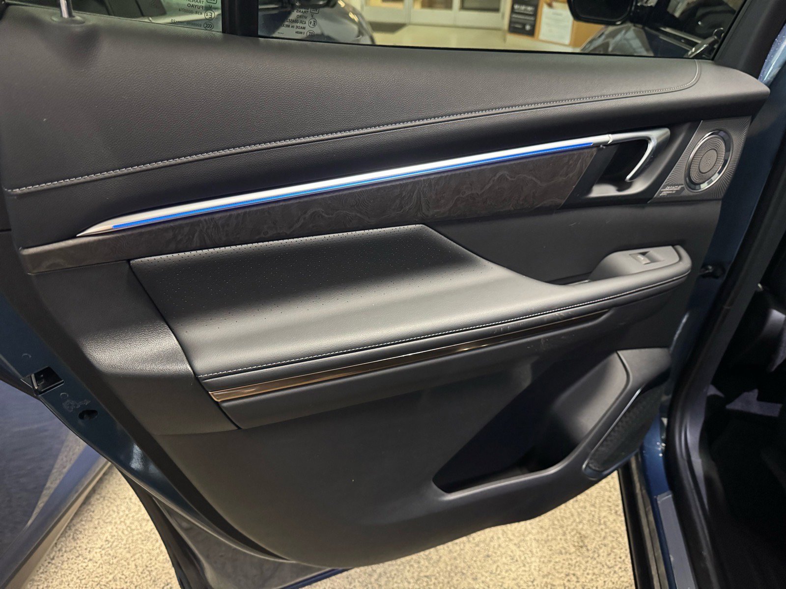 Used 2025 Buick Enclave Avenir w/ Super Cruise Package image 13