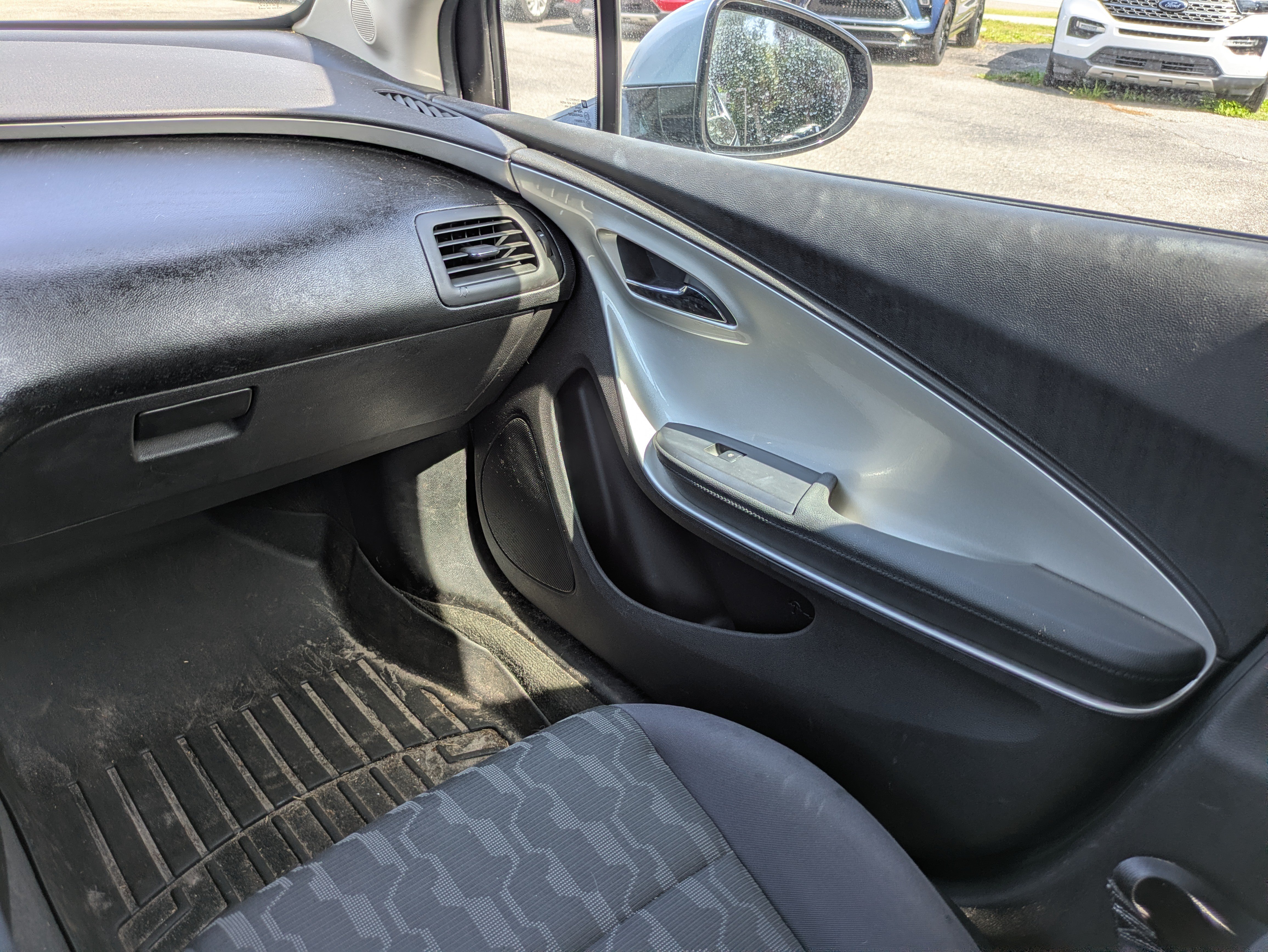 Used 2014 Chevrolet Volt FWD image 17