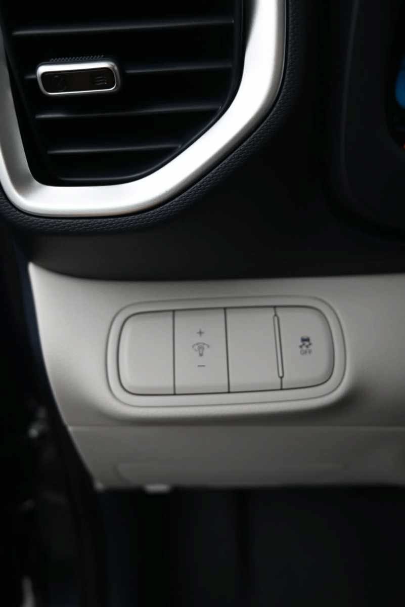 New 2026 Hyundai Venue SEL FWD image 21