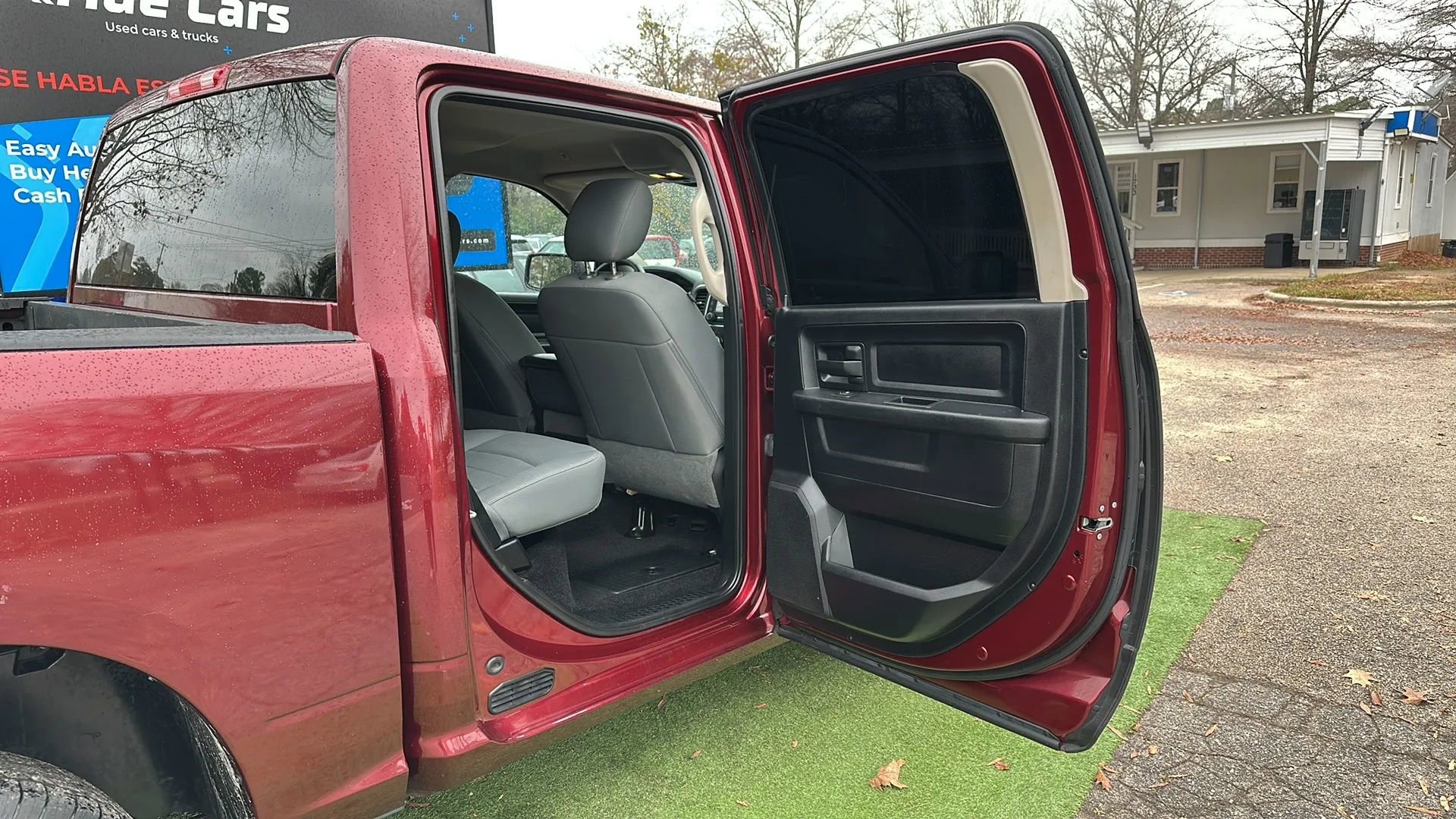 Used 2017 RAM 1500 Express image 24