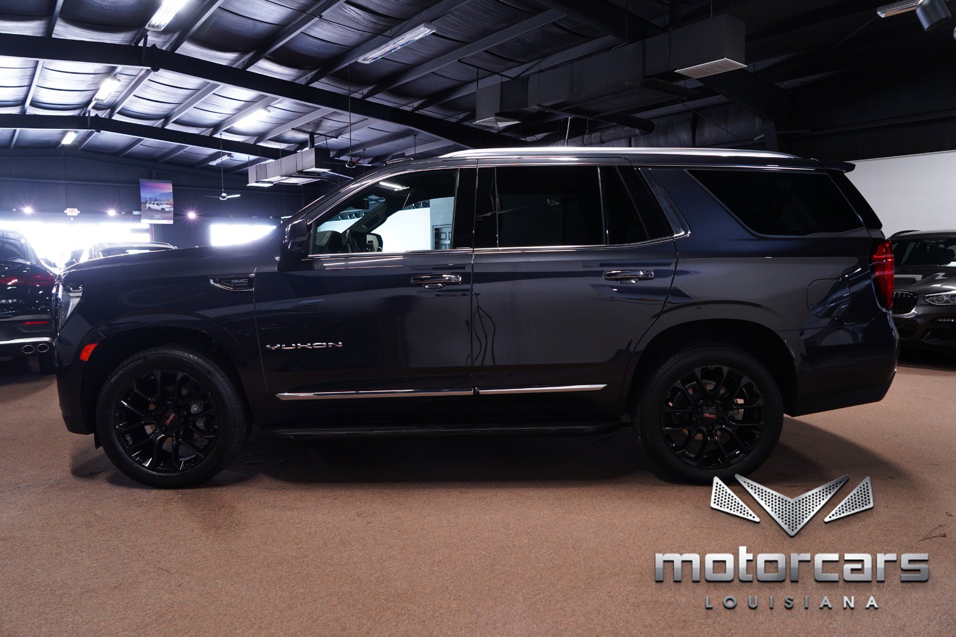 Used 2023 GMC Yukon SLT w/ SLT Premium Package image 4
