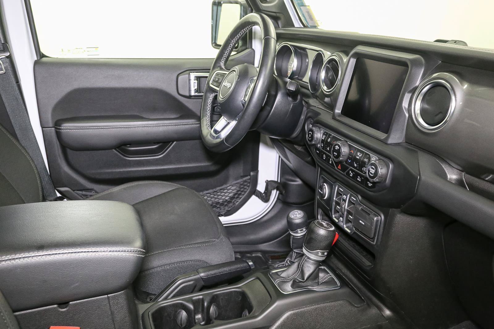 Used 2022 Jeep Wrangler Unlimited Sahara w/ LED Lighting Group AWD/4WD image 21