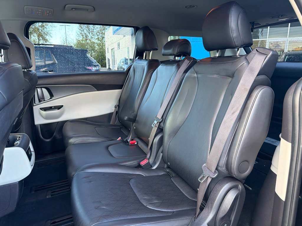 Used 2022 Kia Carnival LX FWD image 19