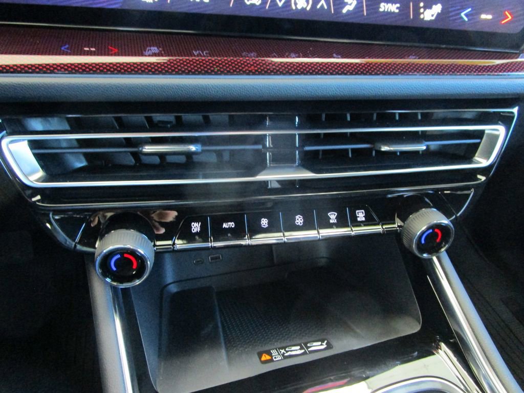 New 2026 Chevrolet Traverse Z71 w/ Enhanced Driving Package AWD/4WD image 35