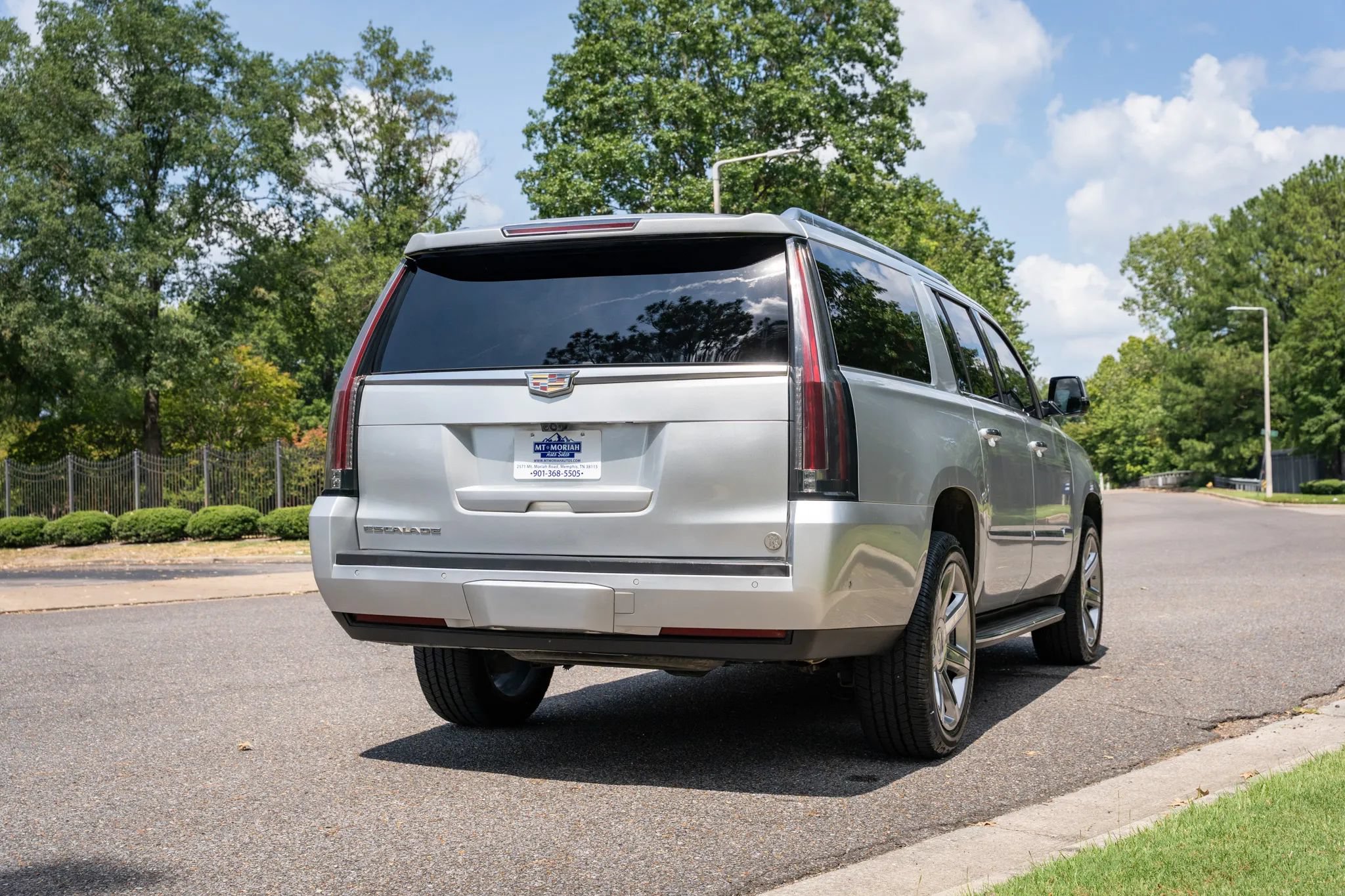 Used 2018 Cadillac Escalade ESV Luxury RWD image 6