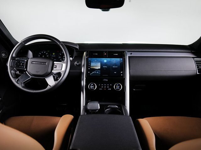 Certified 2025 Land Rover Discovery Dynamic SE AWD/4WD image 4