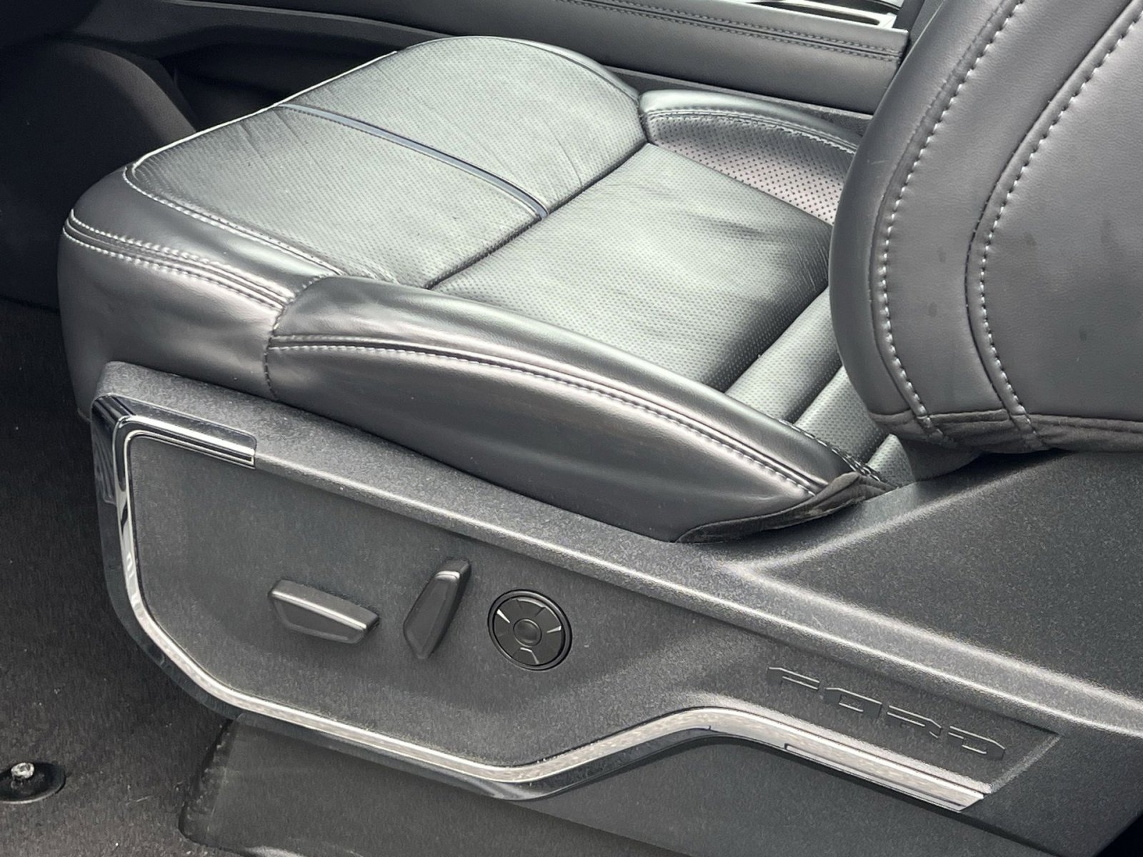 Used 2025 Ford F350 Platinum image 12