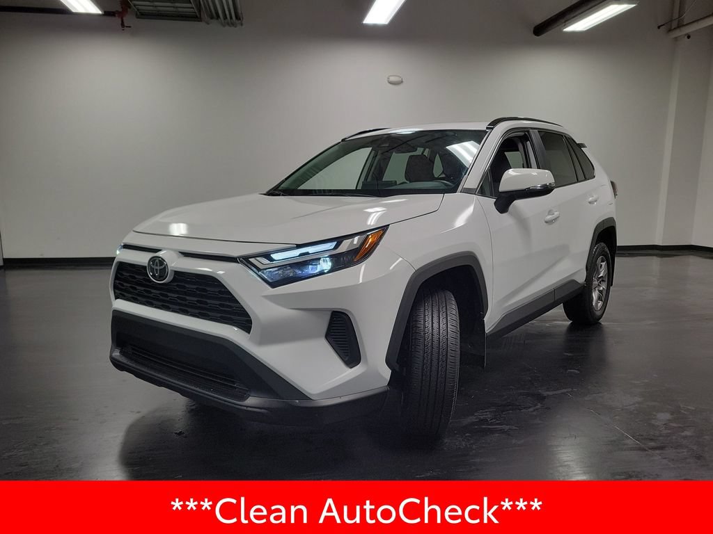 Used 2025 Toyota RAV4 XLE w/ Convenience Package FWD image 4
