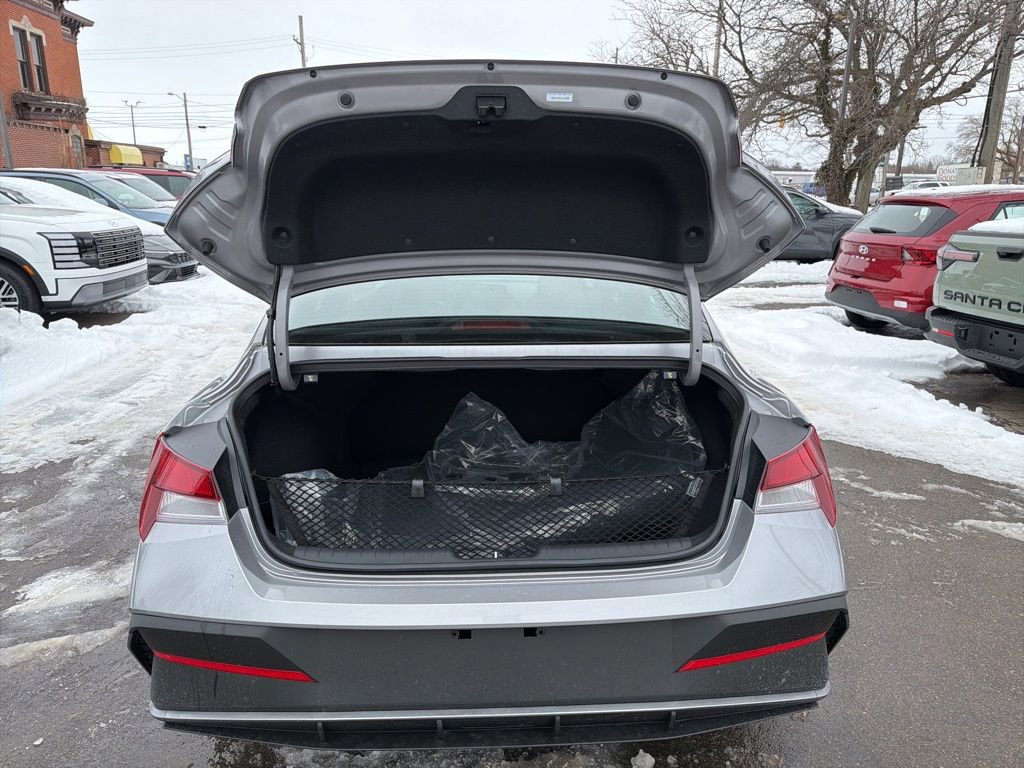 New 2026 Hyundai Elantra Sport FWD image 11