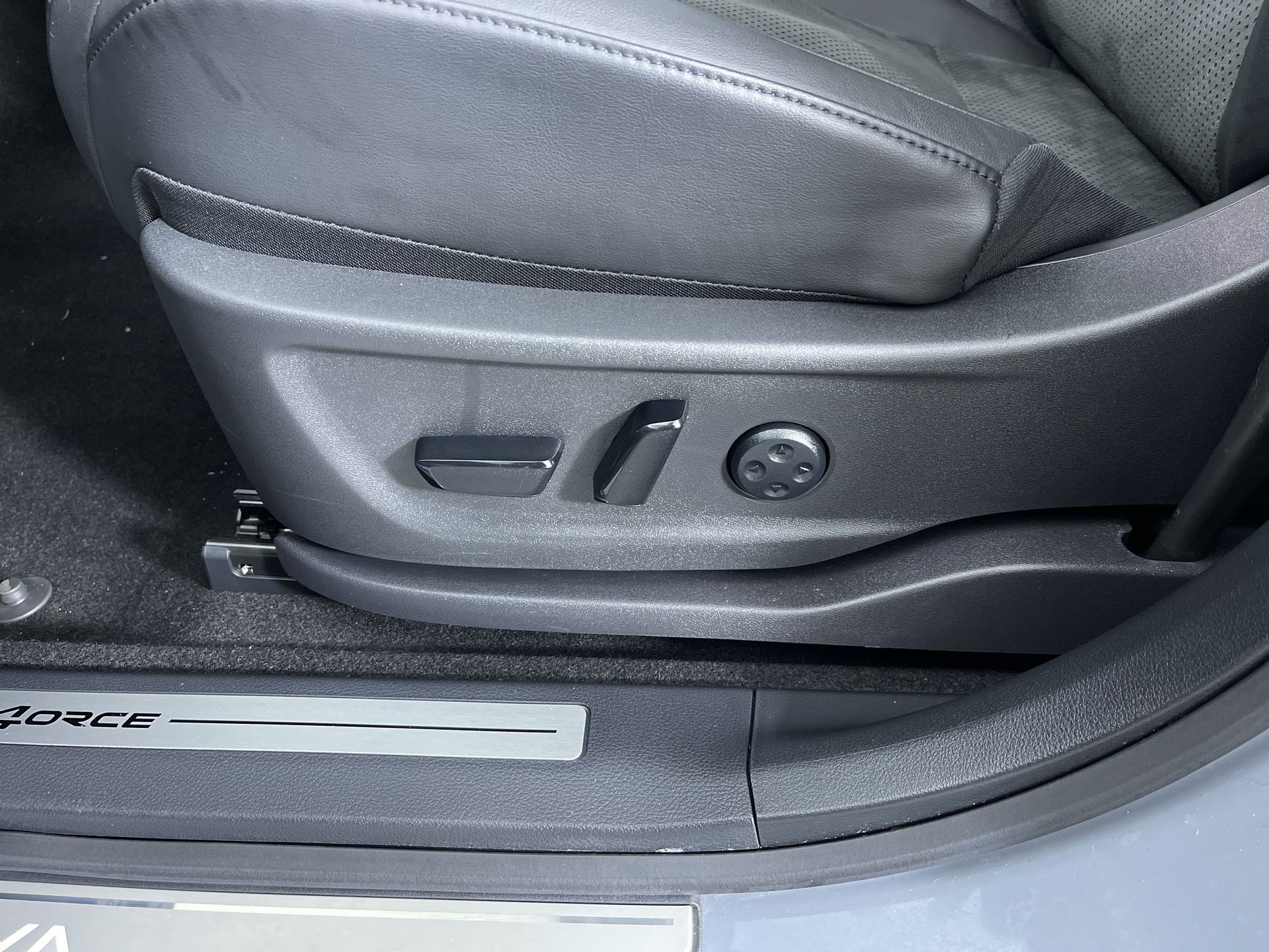 Certified 2024 Nissan Ariya AWD image 13