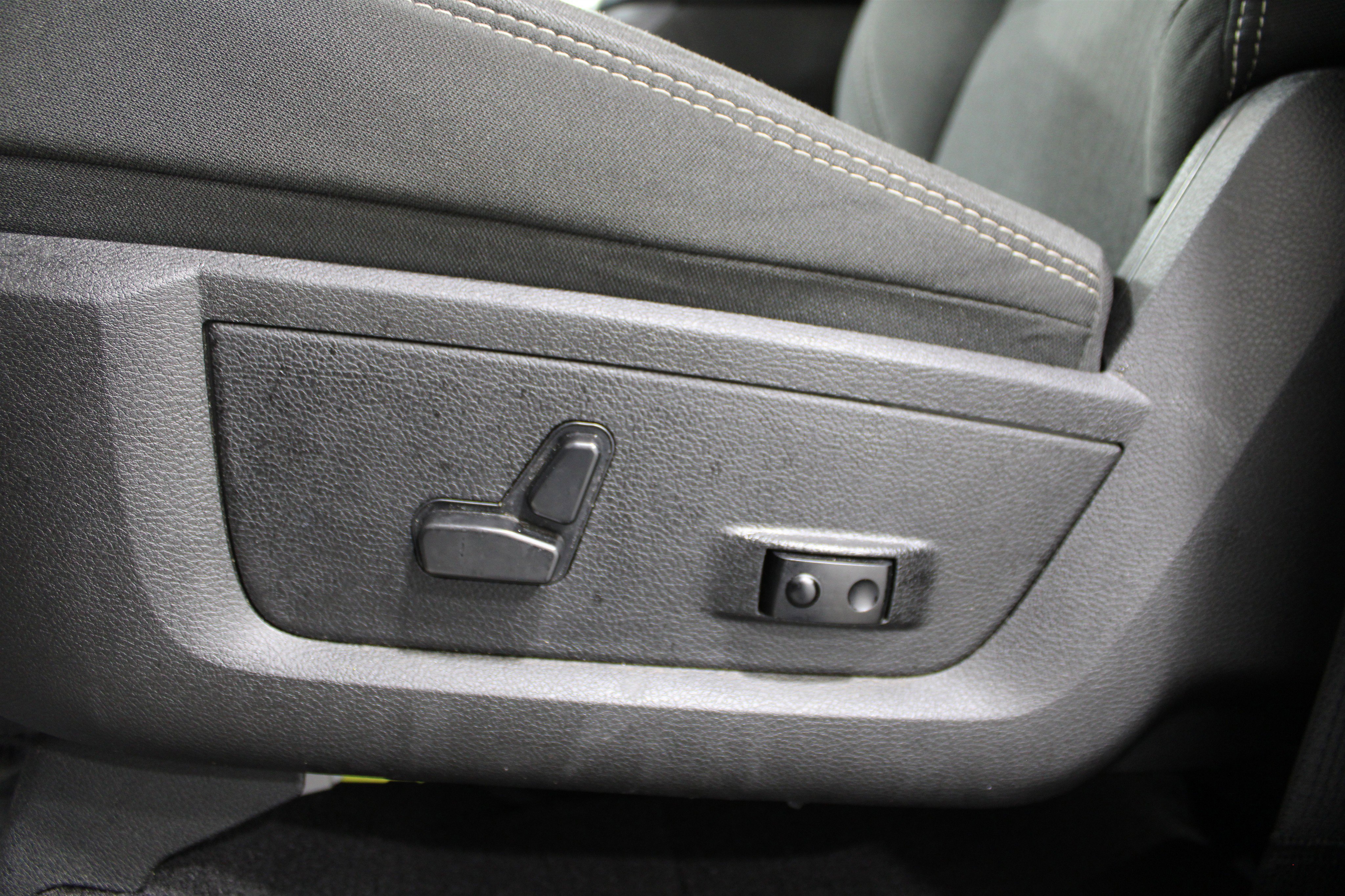 Used 2024 RAM 1500 Classic Warlock w/ Electronics Group image 4