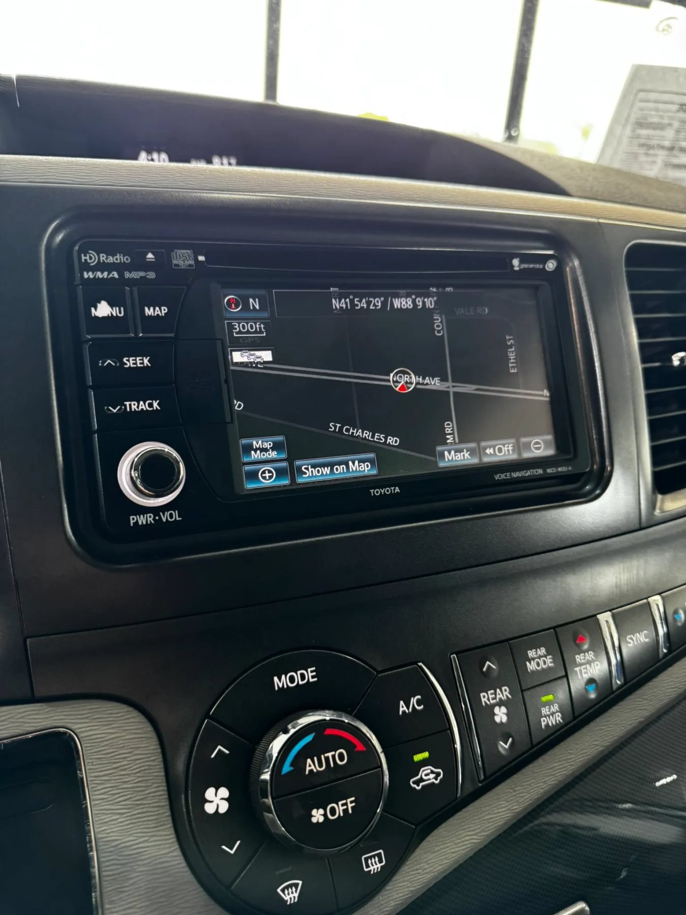 Used 2013 Toyota Sienna SE FWD image 33