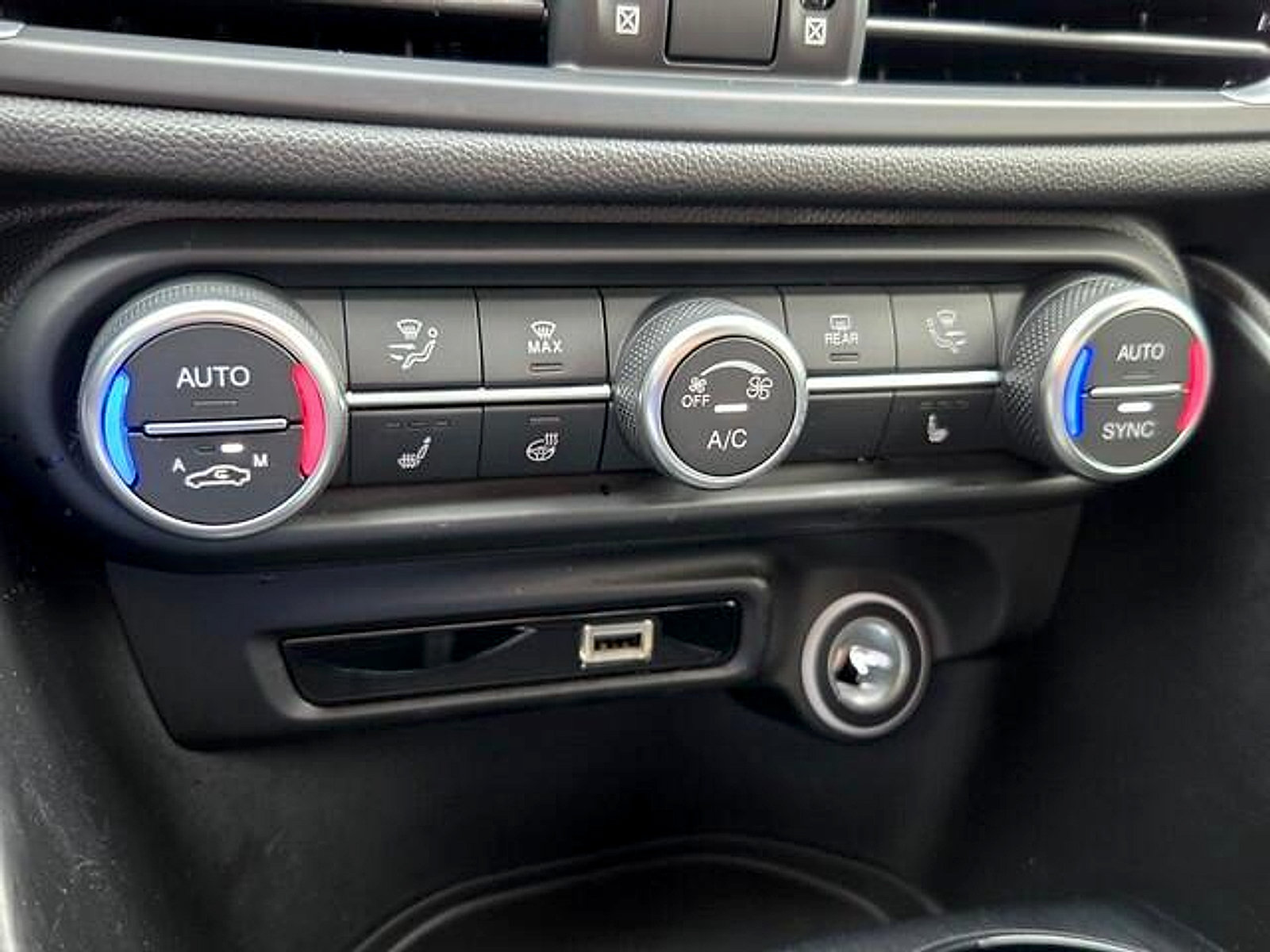 Used 2022 Alfa Romeo Giulia Sprint RWD image 17