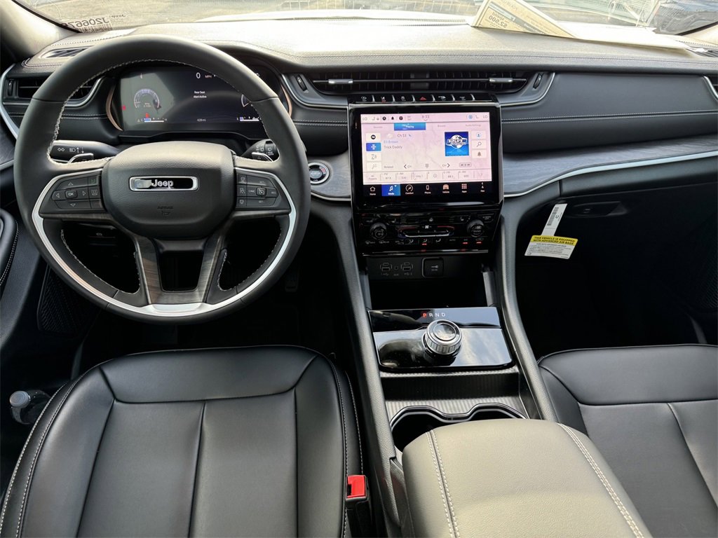 New 2024 Jeep Grand Cherokee Limited w/ Black Appearance Package image 15