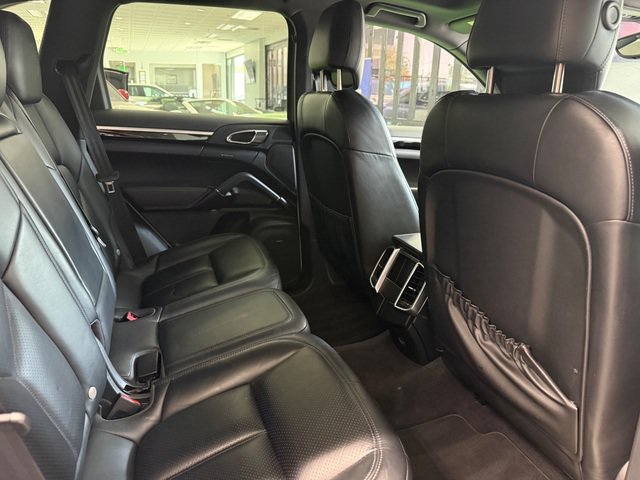 Used 2018 Porsche Cayenne Platinum Edition AWD/4WD image 10