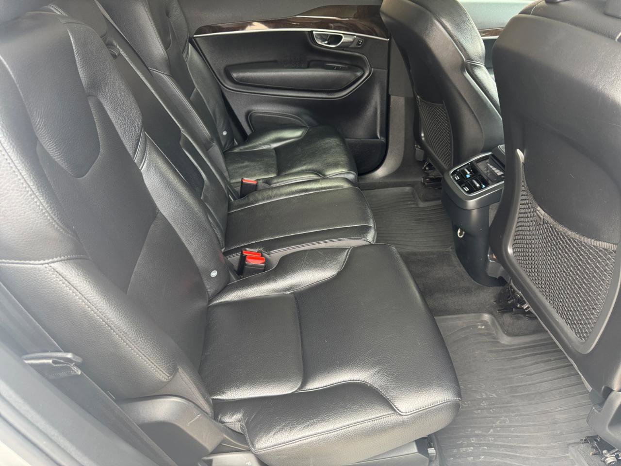 Used 2016 Volvo XC90 T6 Momentum w/ Momentum Plus Package image 15