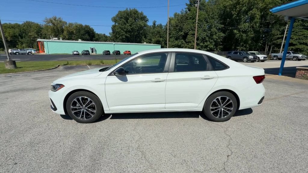 Used 2025 Volkswagen Jetta Sport FWD image 5