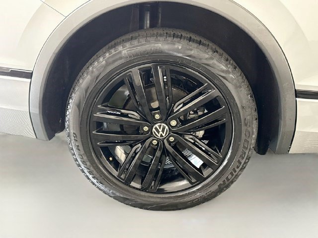 Used 2022 Volkswagen Tiguan SE R-Line FWD image 32