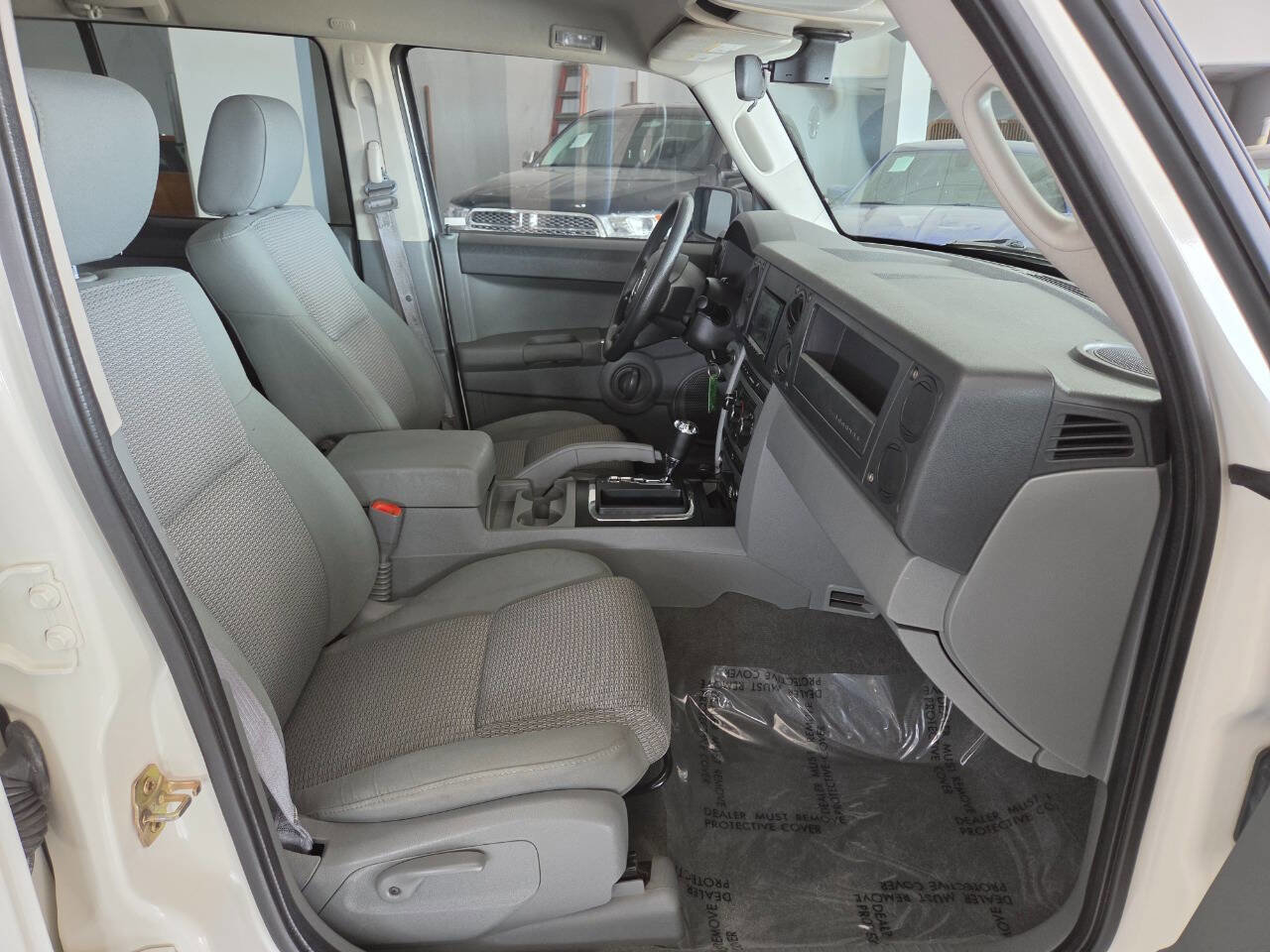 Used 2007 Jeep Commander Sport image 28