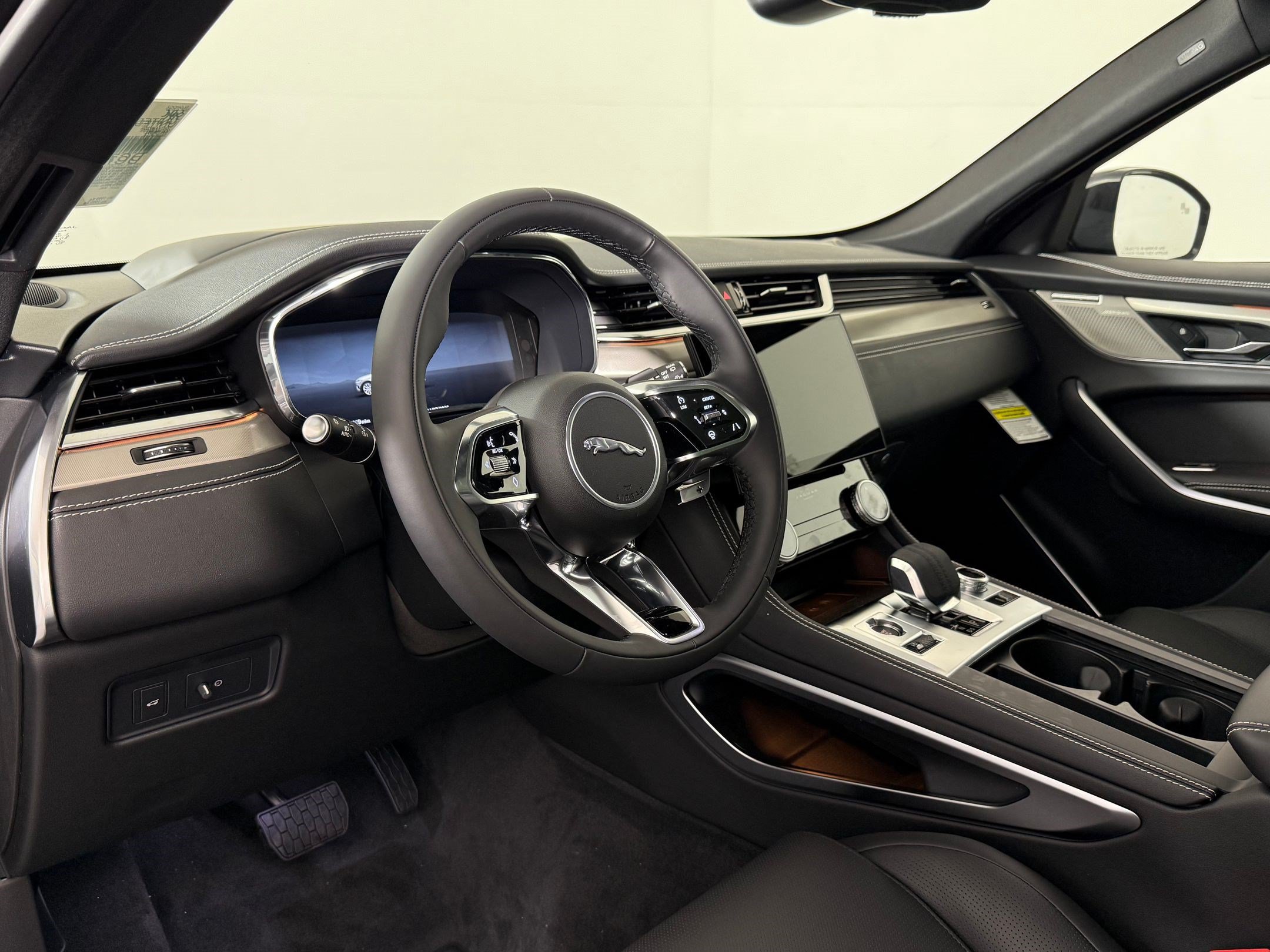 New 2026 Jaguar F-PACE R-Dynamic S AWD/4WD image 4