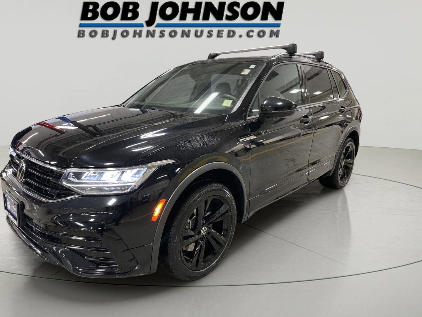 Used 2023 Volkswagen Tiguan SE R-Line image 3