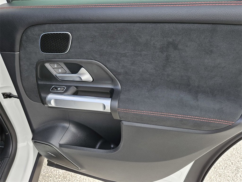 Used 2025 Mercedes-Benz GLB 35 AMG 4MATIC image 34