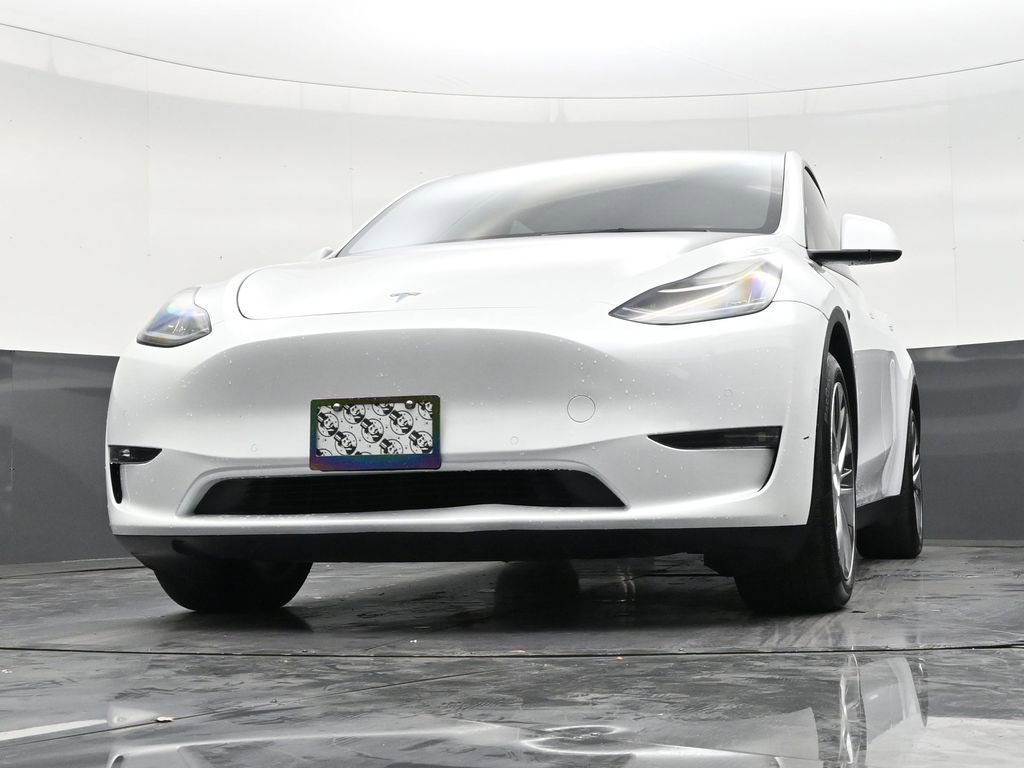 Used 2022 Tesla Model Y Long Range image 27