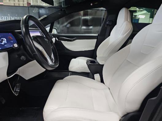 Used 2017 Tesla Model X 75D image 4