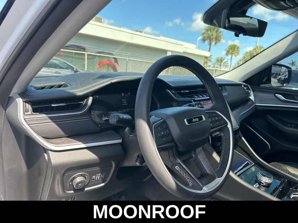 Certified 2023 Jeep Grand Cherokee Limited w/ Luxury Tech Group II image 11