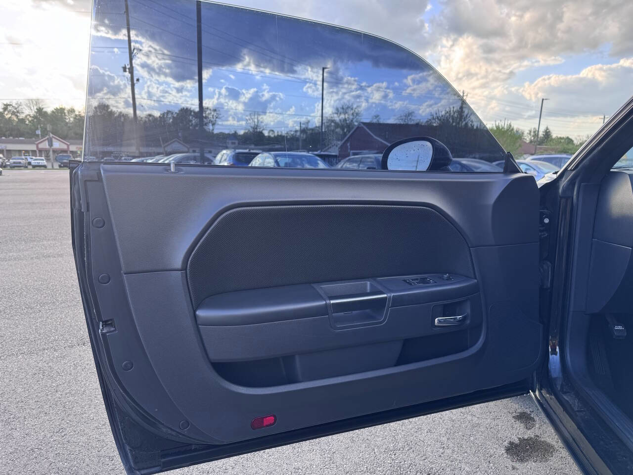 Used 2014 Dodge Challenger SXT RWD image 10