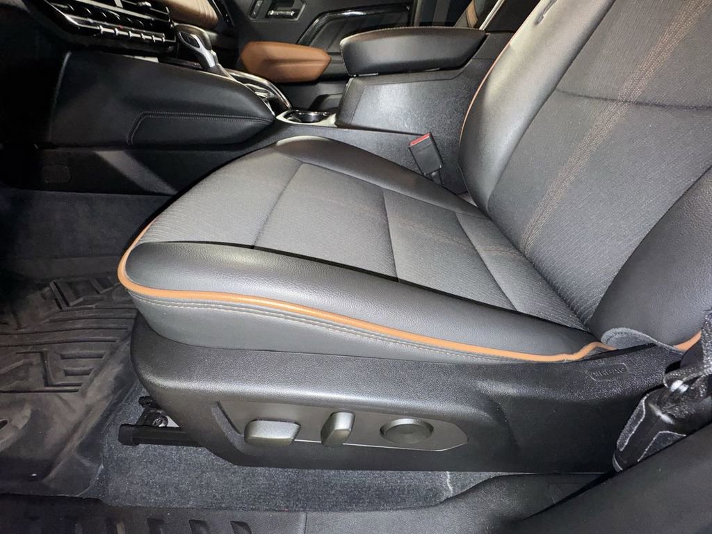 Used 2023 GMC Canyon AT4 image 18