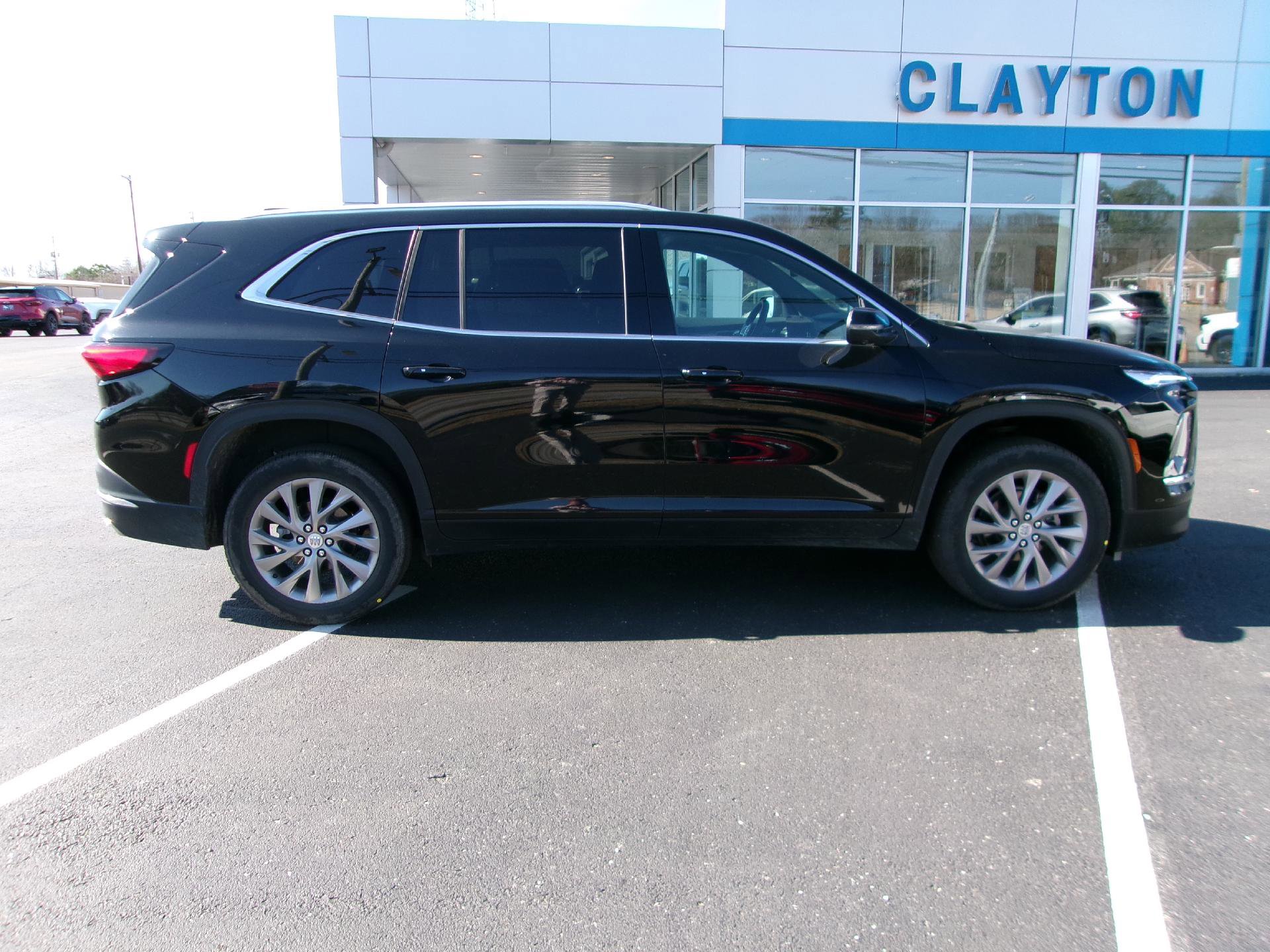 Used 2025 Buick Enclave Preferred image 2