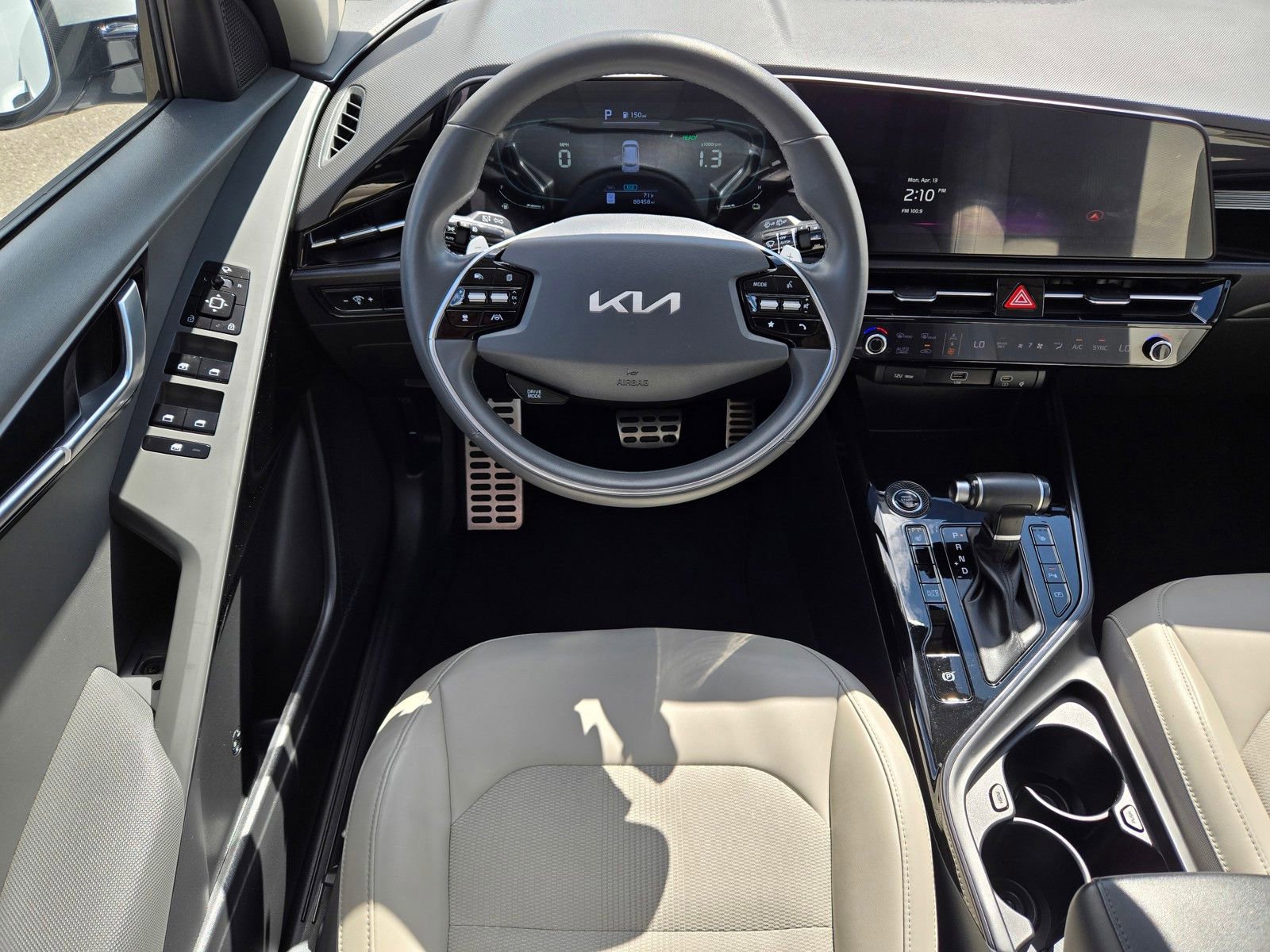 Used 2023 Kia Niro EX Touring FWD image 16