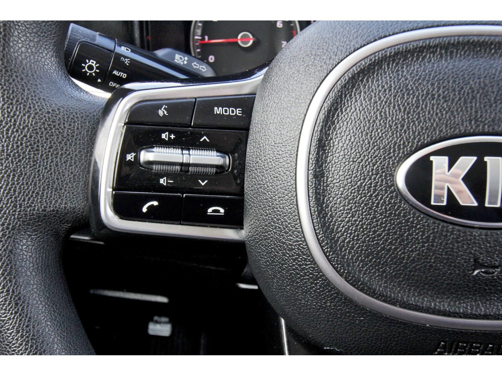 Used 2021 Kia Sorento LX image 18