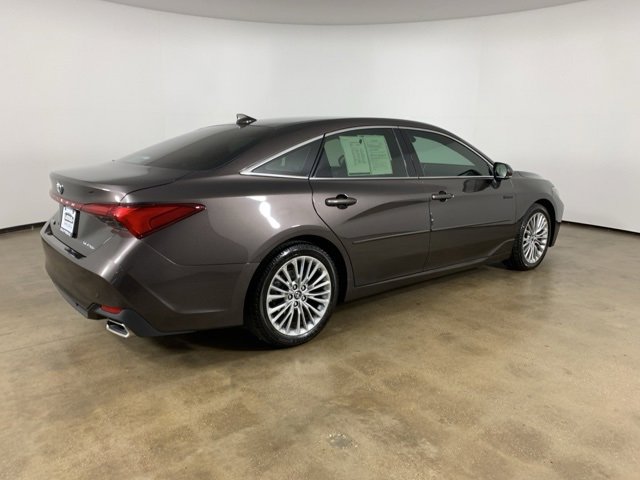 Used 2019 Toyota Avalon Limited image 8