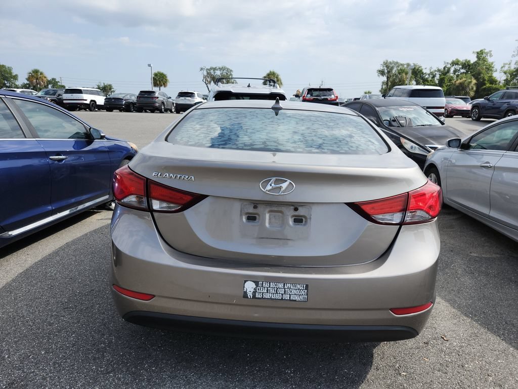 Used 2015 Hyundai Elantra SE FWD image 3