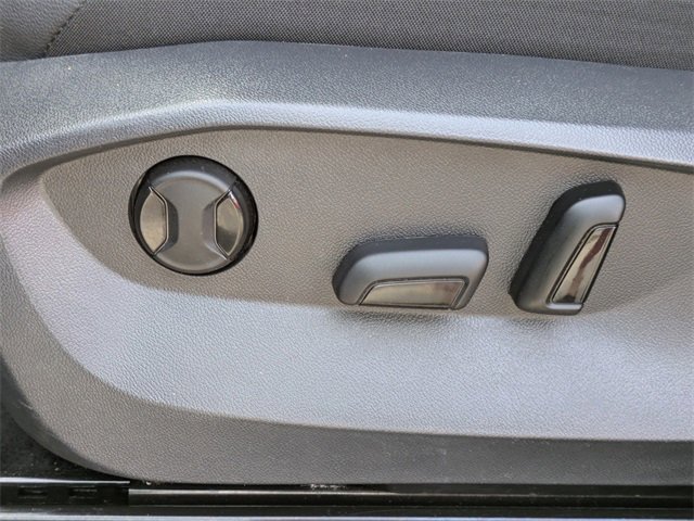 Used 2024 Volkswagen Tiguan SE image 23