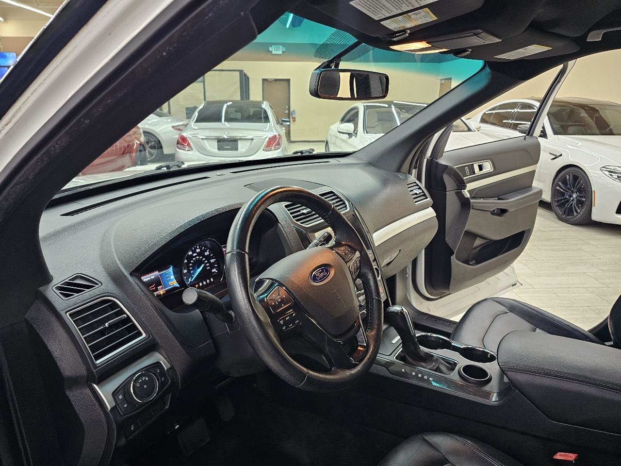 Used 2016 Ford Explorer XLT w/ Equipment Group 202A FWD image 18